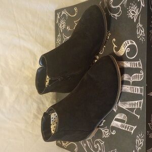 Cat & Jack girls black ankle boots, size 2